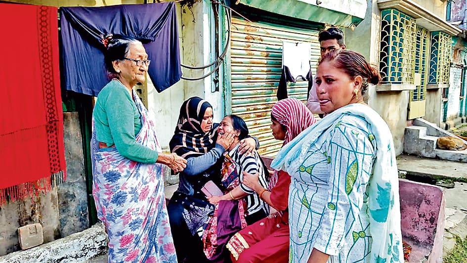 बैरकपुर में दिनदहाड़े युवक पर फायरिंग, हालत गंभीर