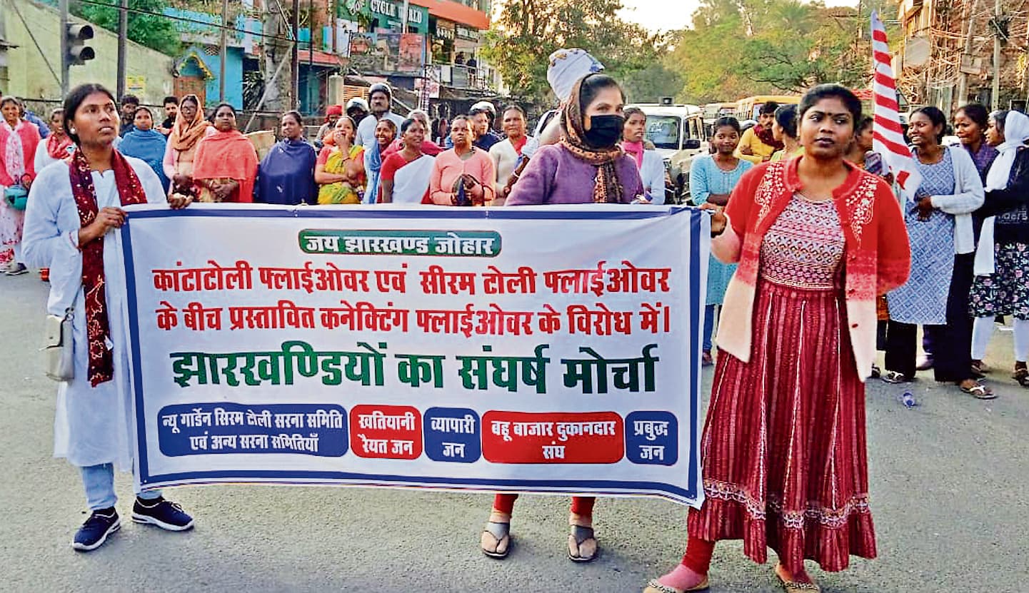 Ranchi news : जमीन अधिग्रहण के खिलाफ दो घंटे जाम रहा सिरमटोली चौक