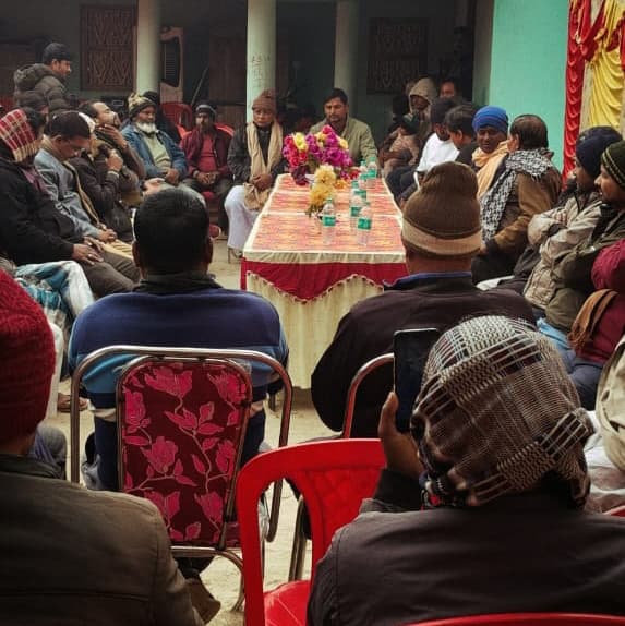 मंझेली गांव में किया दही-चूड़ा भोज