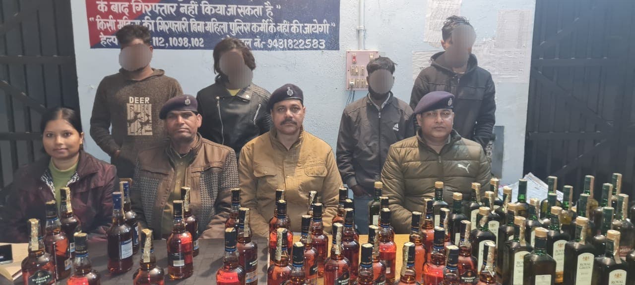 105 लीटर विदेशी शराब के साथ पांच तस्कर गिरफ्तार