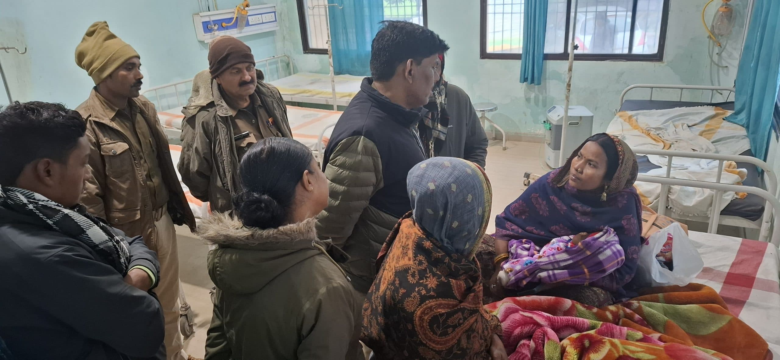 अपराधियों ने मां पर चलायी गोली, बेटी को लगी, इलाजरत