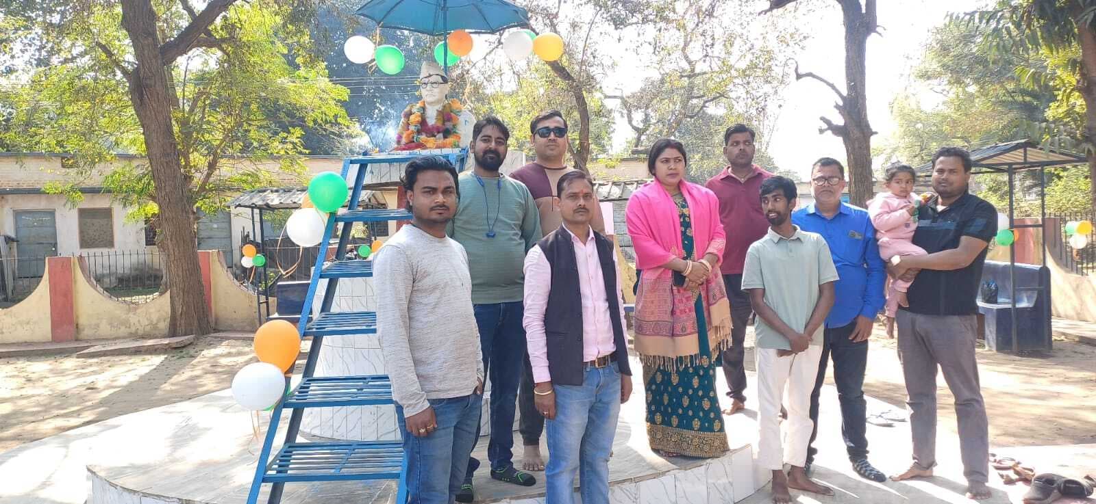 बरवाडीह में नेताजी की मनी जयंती, पुष्प अर्पित