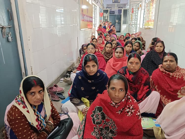 स्वास्थ्य व्यवस्था सुदृढ़ करने को लेकर आशा की हुई समीक्षा बैठक