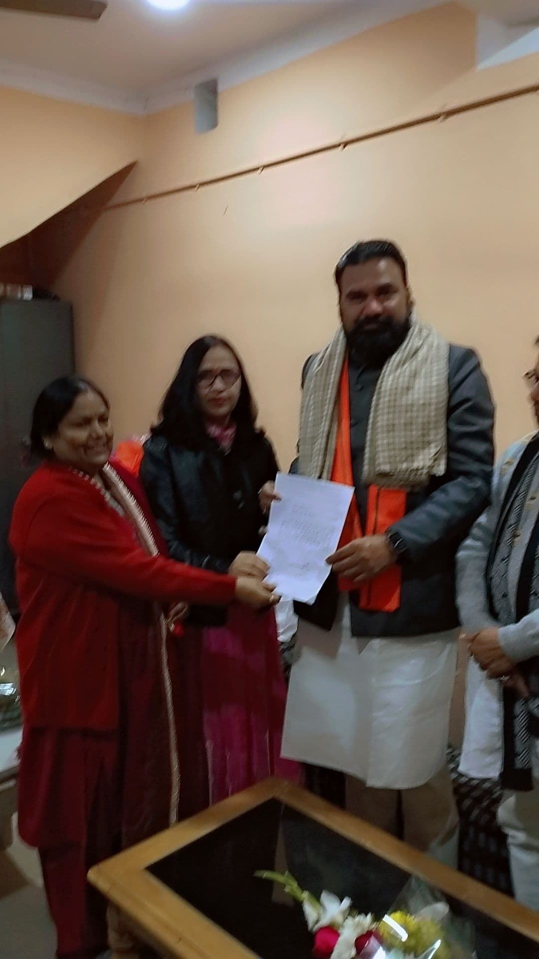 वेतनमान की मांग को लेकर मुख्यमंत्री को दिया आवेदन