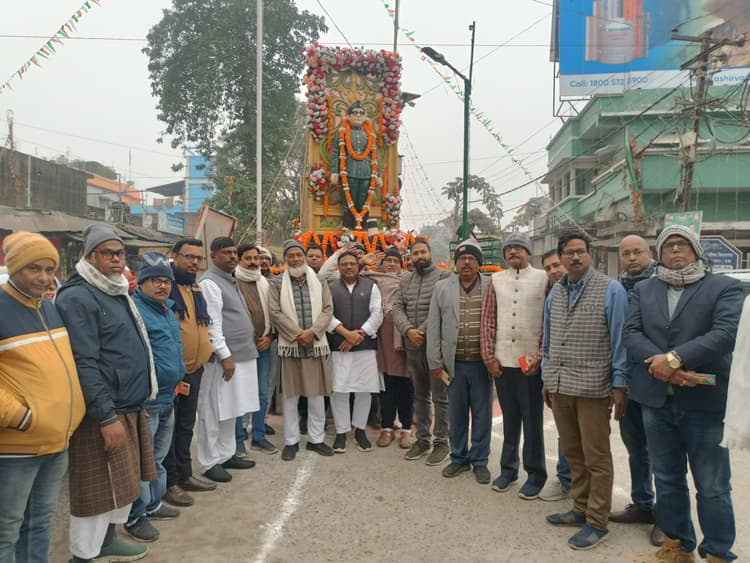 नेता जी की जयंती पर निकाली गयी प्रभात फेरी