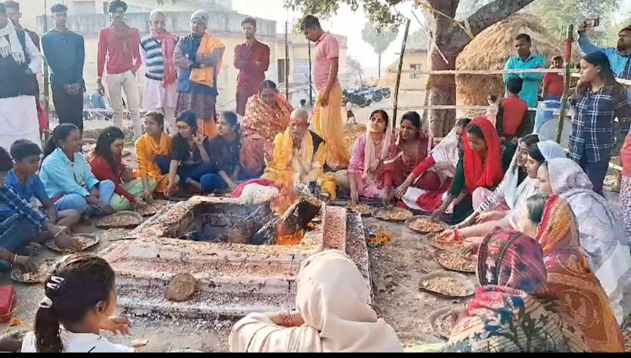 वैदिक मंत्राच्चार के साथ बाबा कोकिलचंद के पिंड की हुई प्राण-प्रतिष्ठा