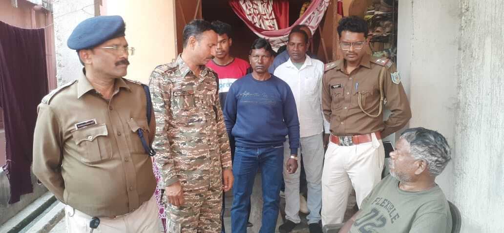 East Singhbhum news : घाटशिला में पूर्व सैनिक का परिवार गया था बाजार, घर से दिनदहाड़े छह लाख के जेवर चोरी