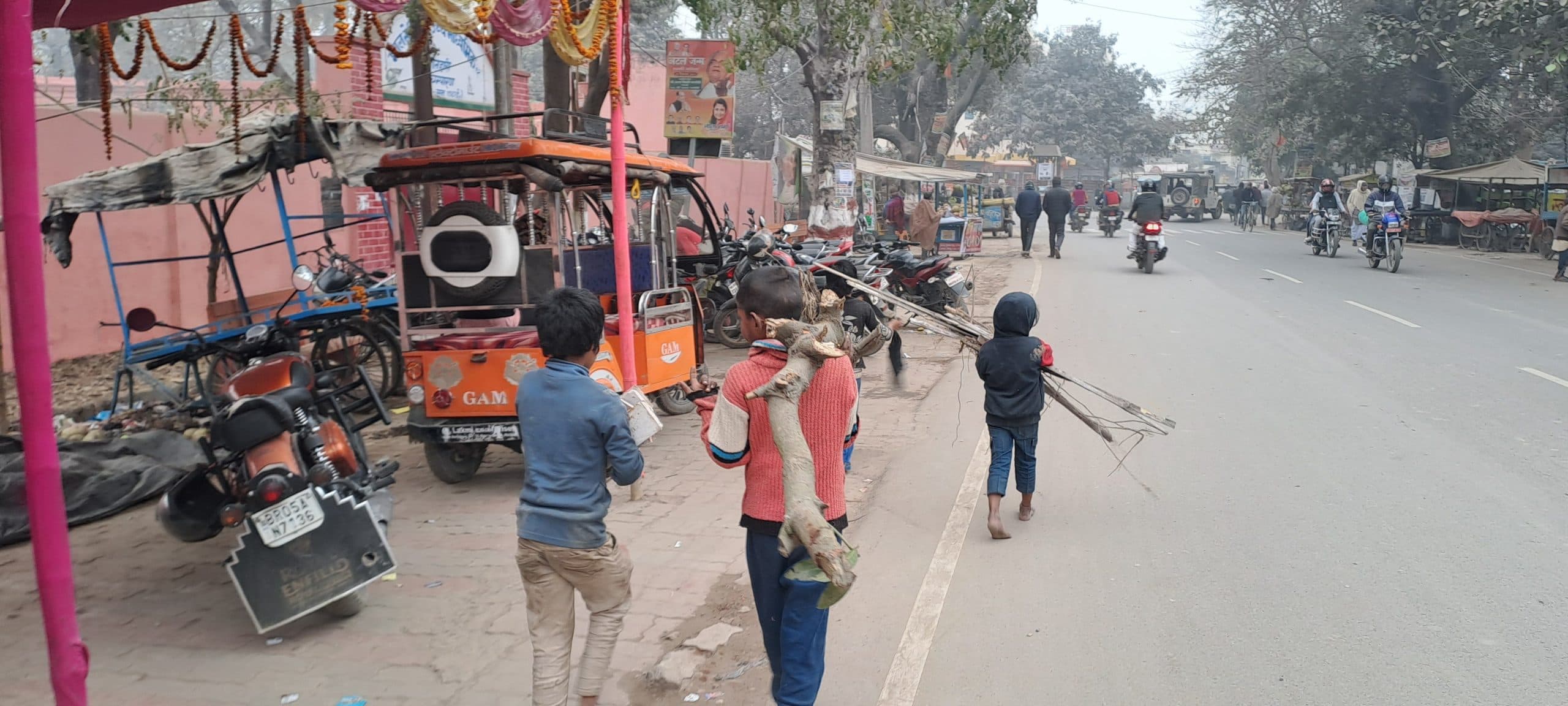 कड़ाके की पड़ रही ठंड में रहें सतर्क