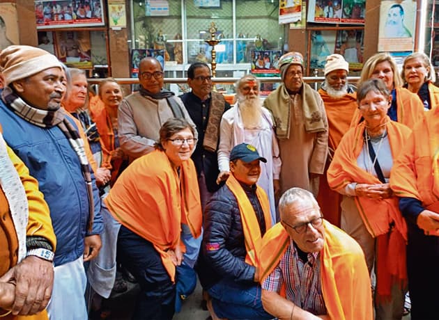 सिमरियाधाम पहुंचे विदेशी सैलानी, क्षेत्र भ्रमण कर हुए मंत्रमुग्ध