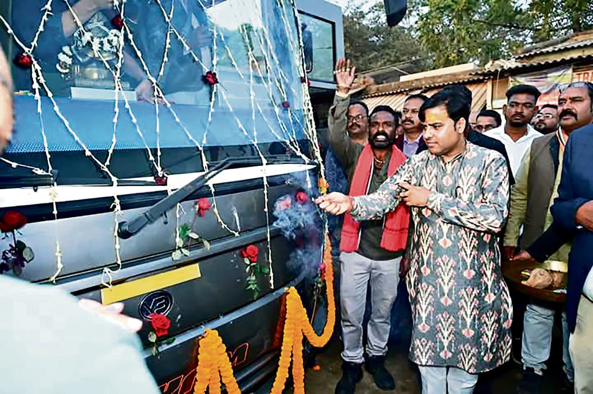 Jharsuguda News: झारसुगुड़ा से प्रयागराज के लिए सीधी बस सेवा की शुरुआत, श्रद्धालुओं में हर्ष