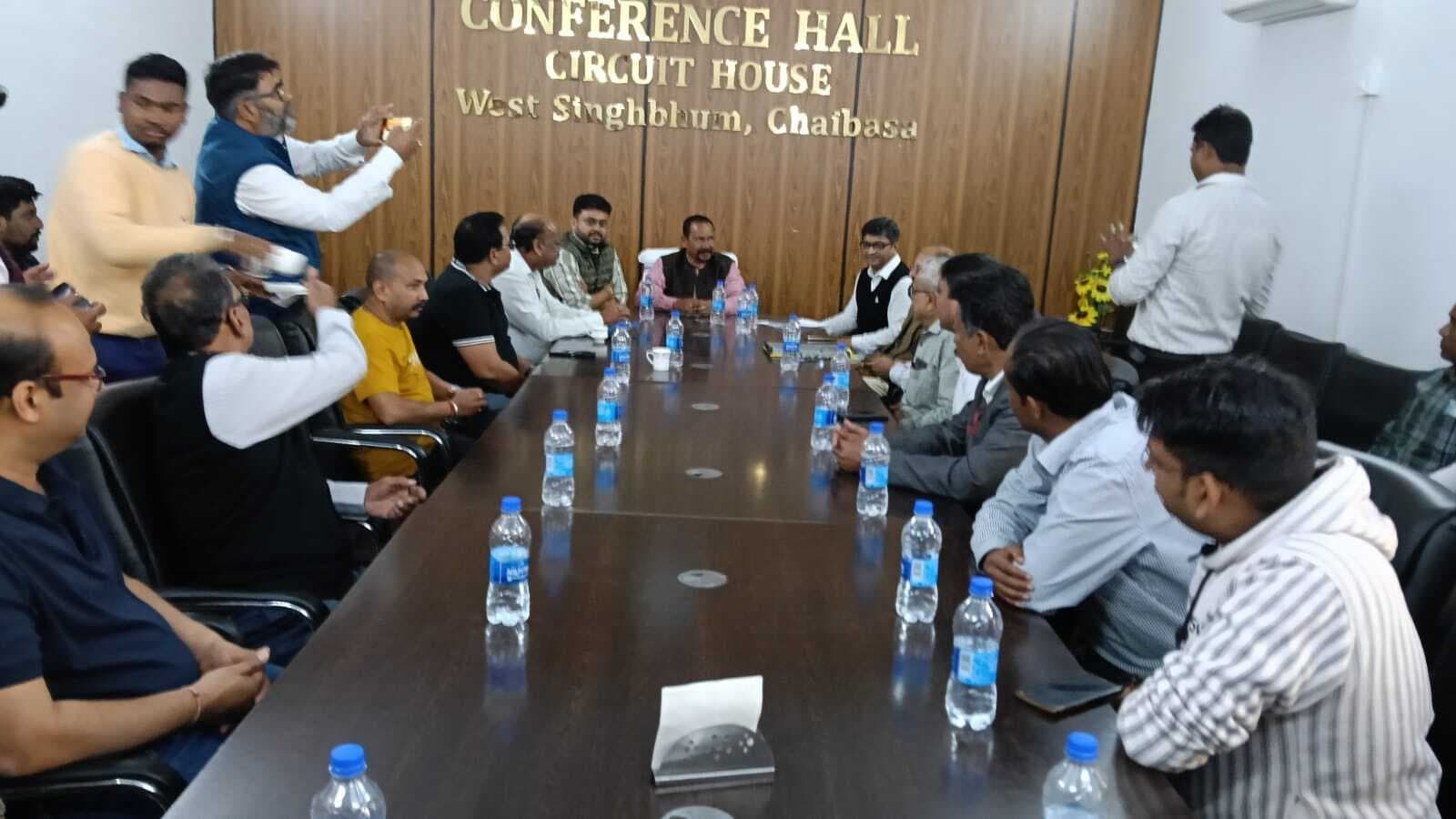 Chaibasa News : मंत्री जी! खासमहाल जमीन को लीजमुक्त करायें