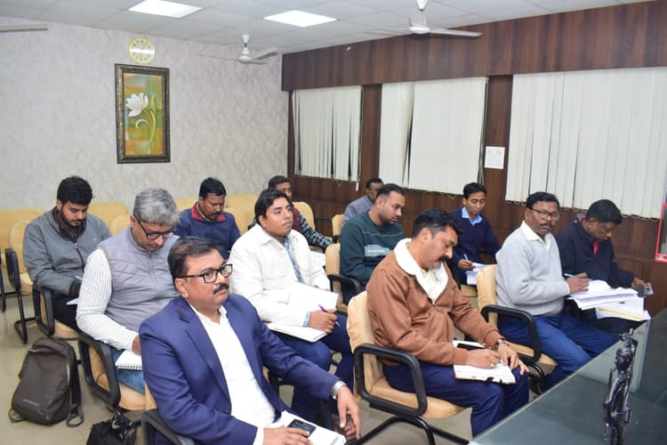 आवास के लाभुकों को शौचालय से करें आच्छादित : डीसी