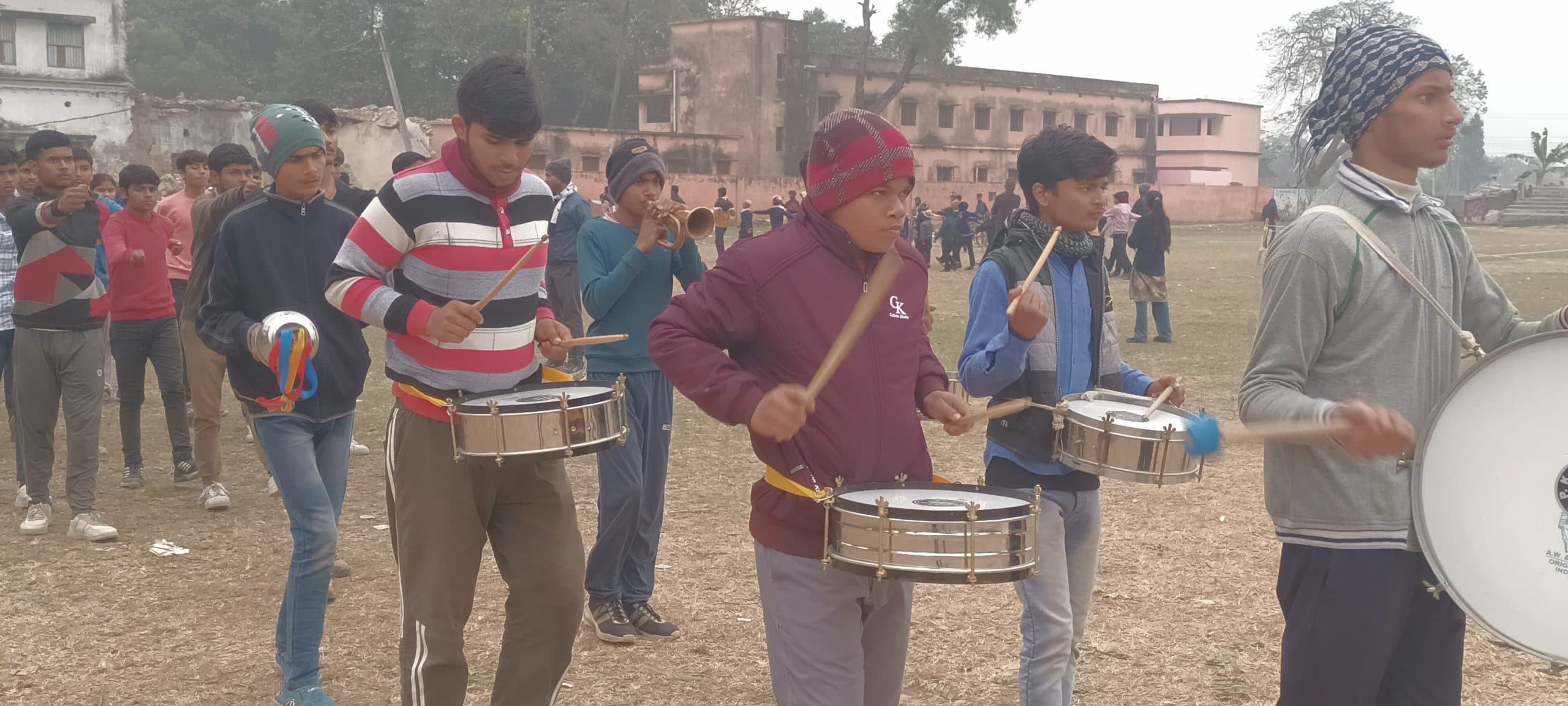 गणतंत्र दिवस को ले स्कूली बच्चों ने किया रिहर्सल