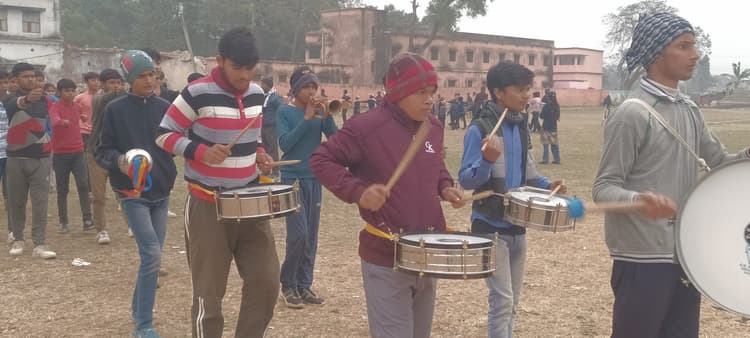 गणतंत्र दिवस को ले स्कूली बच्चों ने किया रिहर्सल