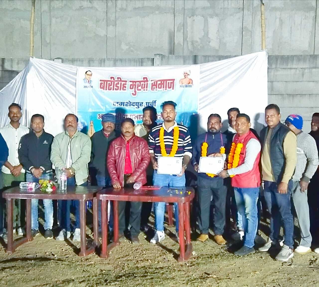 Jamshedpur news.नवनिर्वाचित मुखिया व महामंत्री को प्रमाण पत्र दिया गया