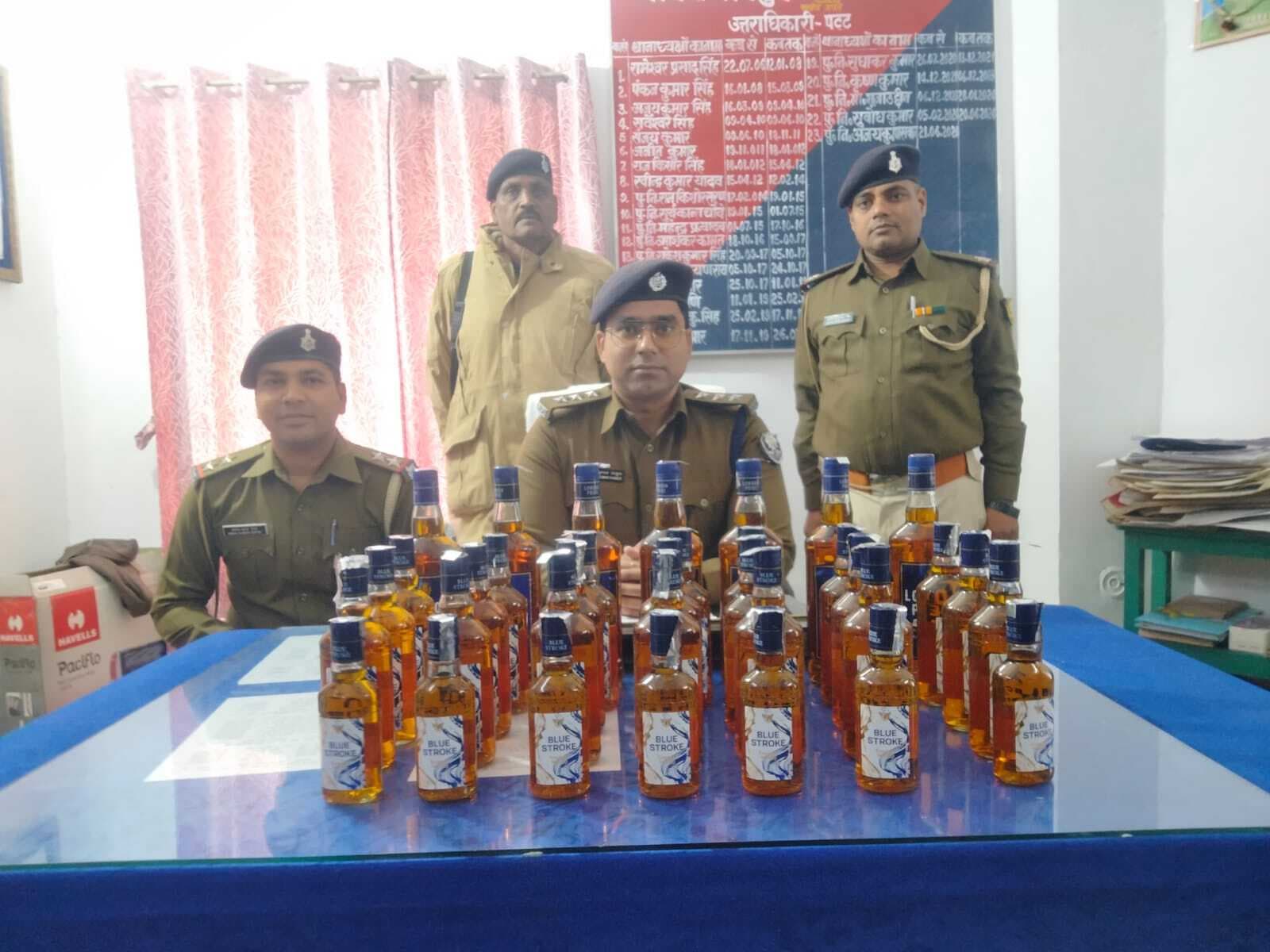 भटौनी से पुलिस ने 40 कार्टन अंग्रेजी शराब किया बरामद, तस्कर फरार