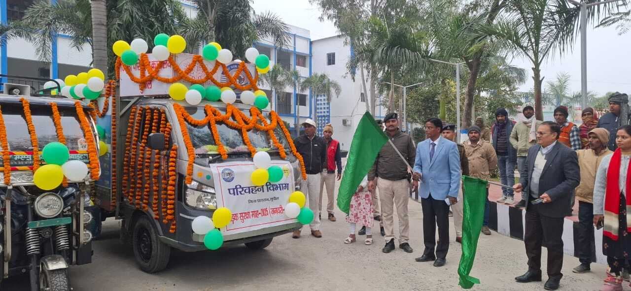 सड़क सुरक्षा जागरूकता रथ को हरी झंडी दिखाकर किया गया रवाना