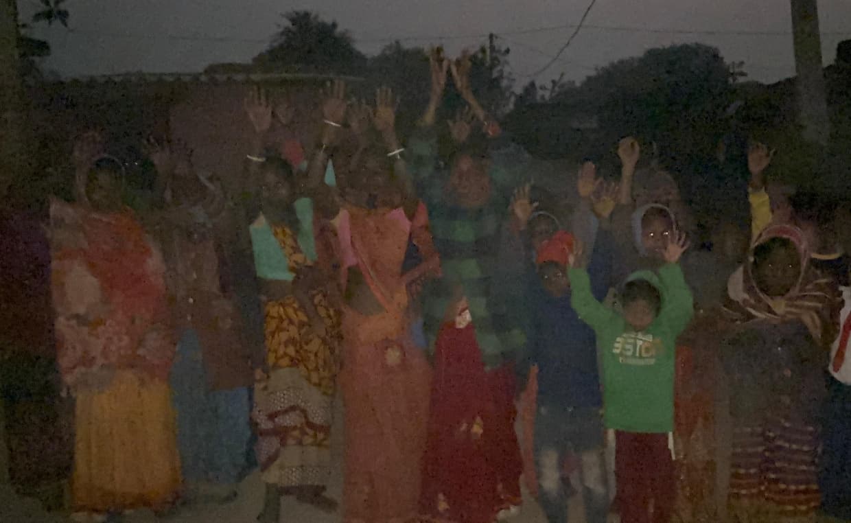 बिल भुगतान नहीं होने पर काटी गयी गोबरो गांव की विद्युत आपूर्ति, लोग परेशान