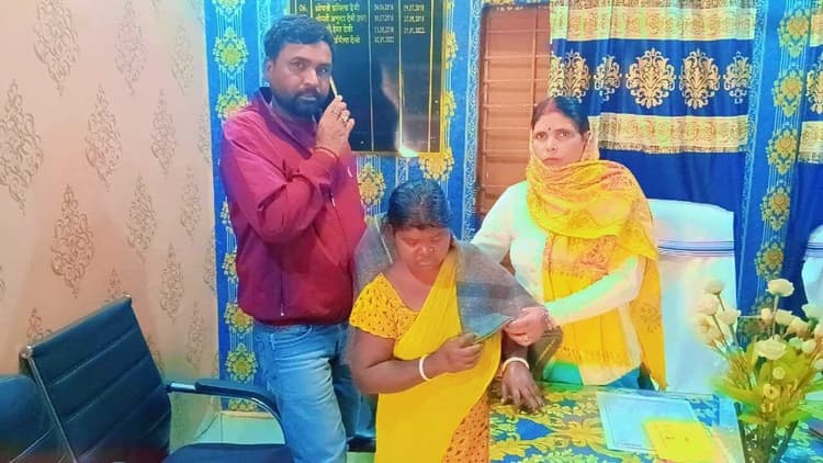 प्रखंड प्रमुख ने जरूरतमंदों के बीच बांटा कंबल