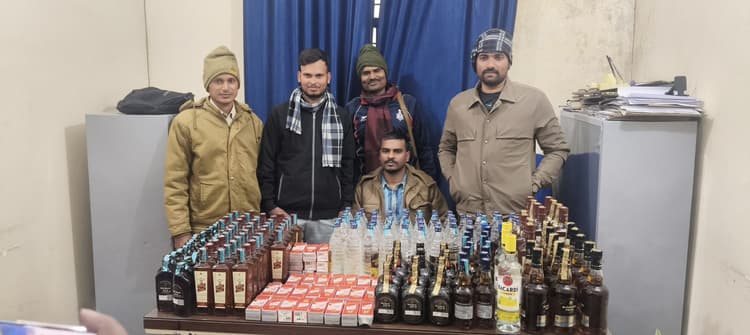 हाटे बाजार एक्सप्रेस ट्रेन से 100.40 लीटर शराब बरामद