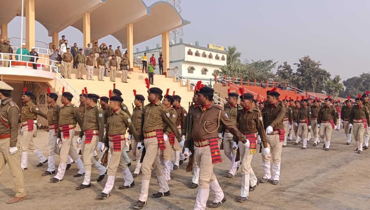 डीसी-एसपी ने परेड के पूर्वाभ्यास का किया निरीक्षण