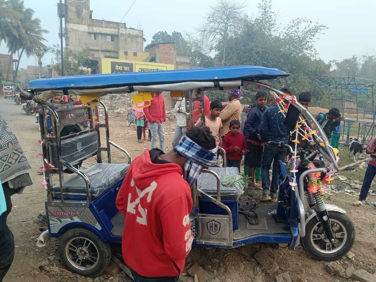 तेज रफ्तार बाइक की चपेट में अधेड़ की मौत, मुआवजा के लिए बीडीओ से लगायी गुहार