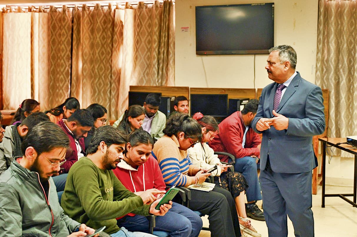 Gaya News : एआइ का उपयोग करते समय सतर्क व नैतिक दृष्टिकोण अपनाना होगा