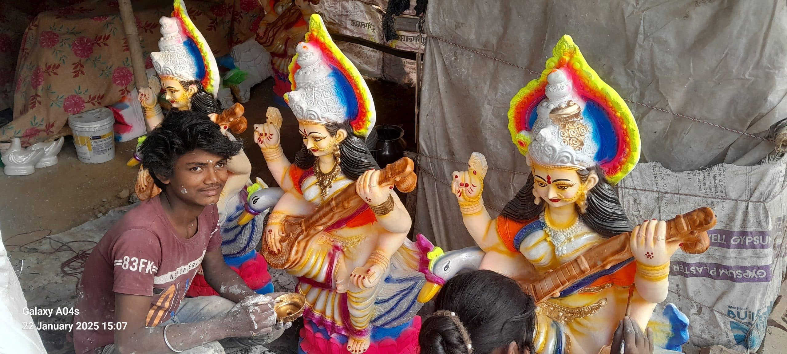 पंजवारा में सरस्वती प्रतिमा का निर्माण कार्य तेज