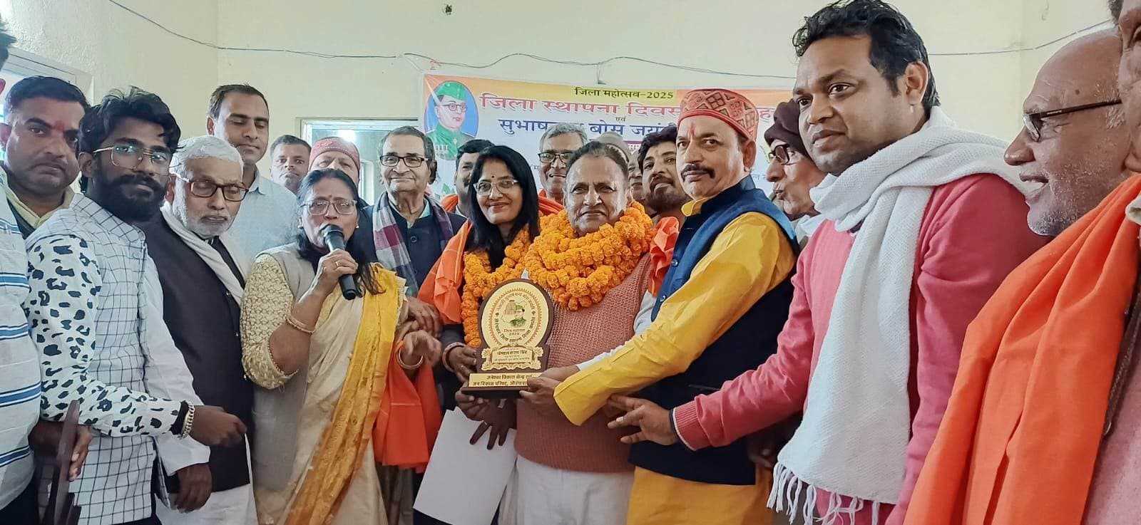 Aurangabad News : जिले के स्थापना दिवस पर शहर में निकाला गया एकता मार्च