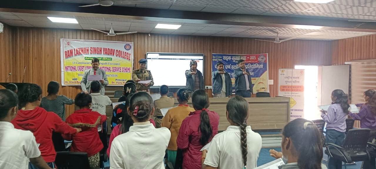 Aurangabad News : हमारा जीवन महत्वपूर्ण, ट्रैफिक नियमों का पालन अत्यंत आवश्यक : प्राचार्य