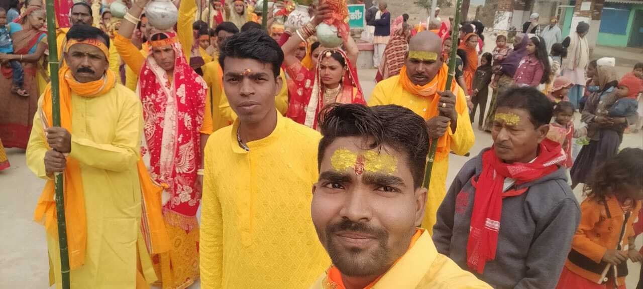 पौकरी में कलश शोभायात्रा के साथ रामधुन का आयोजन