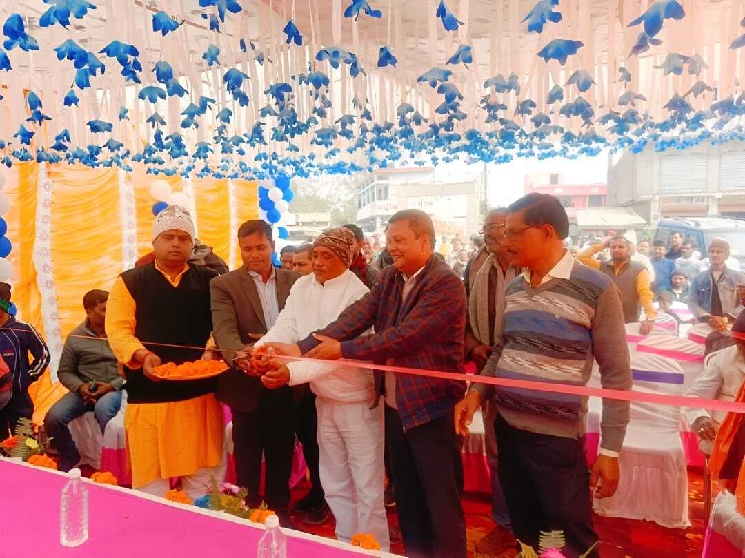 धोरैया प्रखंड कार्यालय के समीप सुधा होल डे मिल्क पार्लर का हुआ शुभारंभ