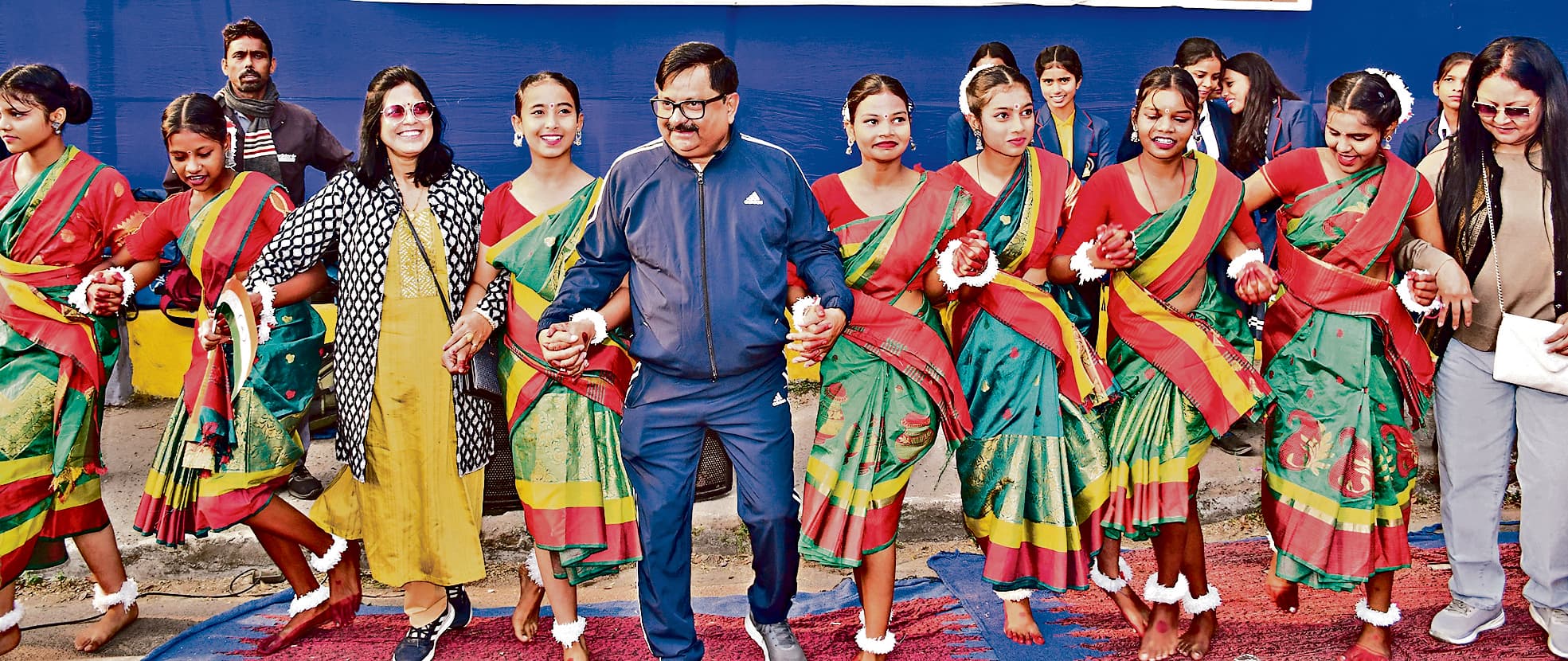 Bokaro News : हैप्पी स्ट्रीट पर जमकर मौज-मस्ती, तो बोकारो क्लब में गीत-संगीत पर झूमे शहरवासी