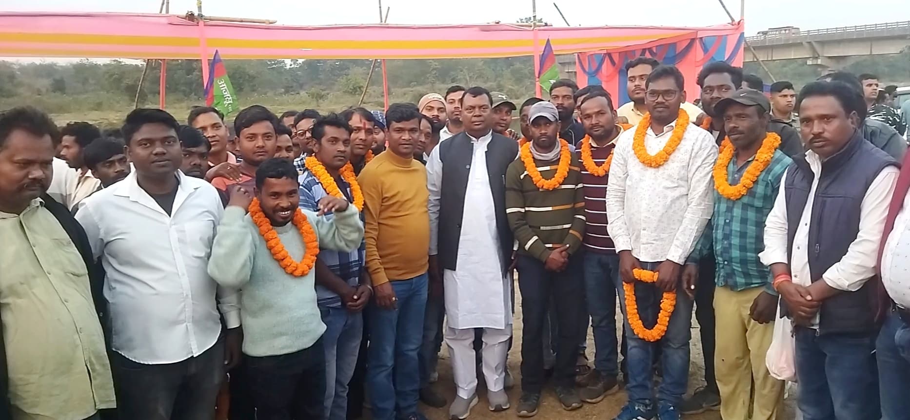 Bokaro News : सांसद ने राज्य सरकार और मंत्री ने केंद्र पर साधा निशाना