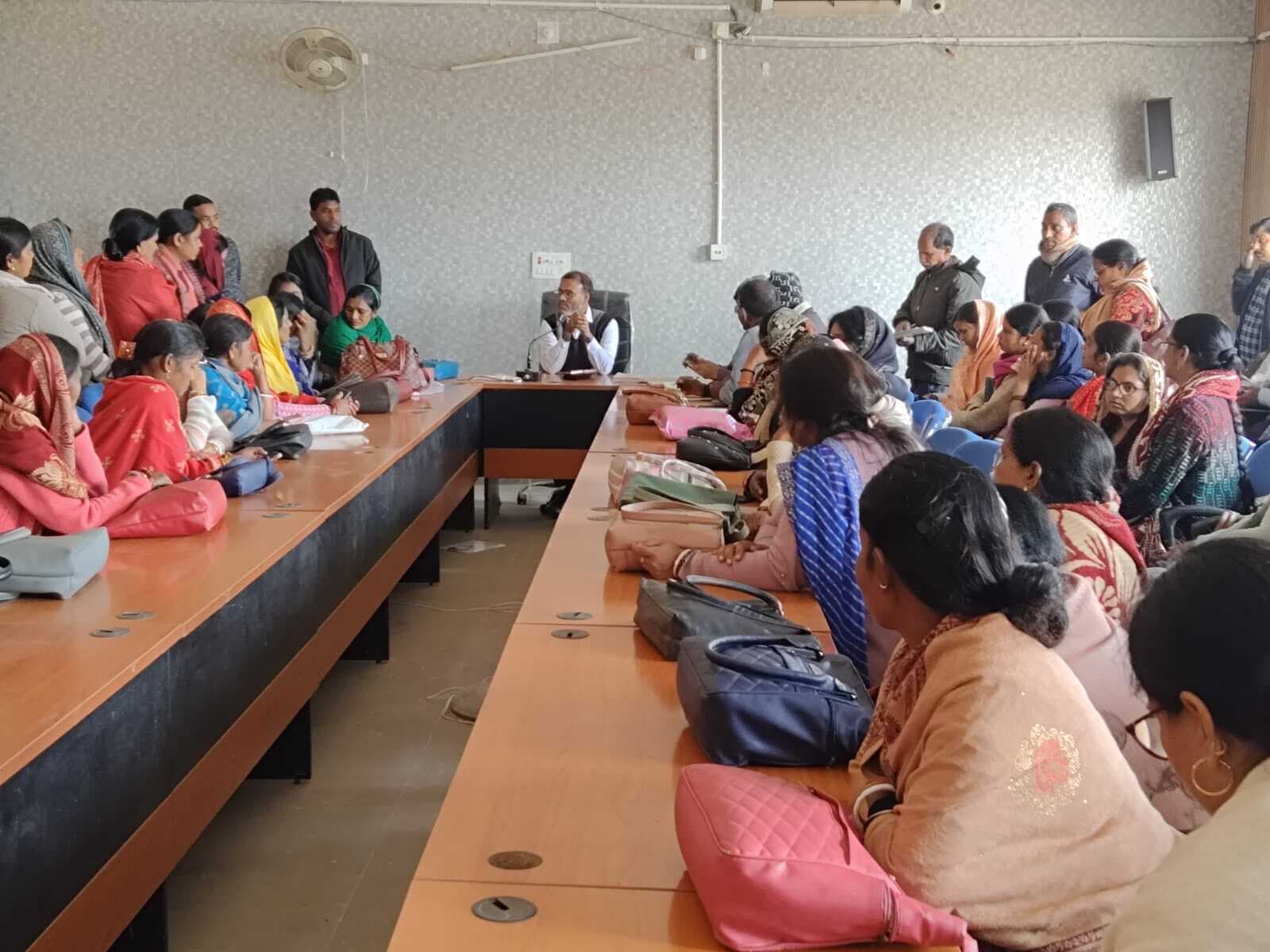 Giridih News :राष्ट्रीय मतदाता दिवस को ले अधिकारियों ने की बैठक