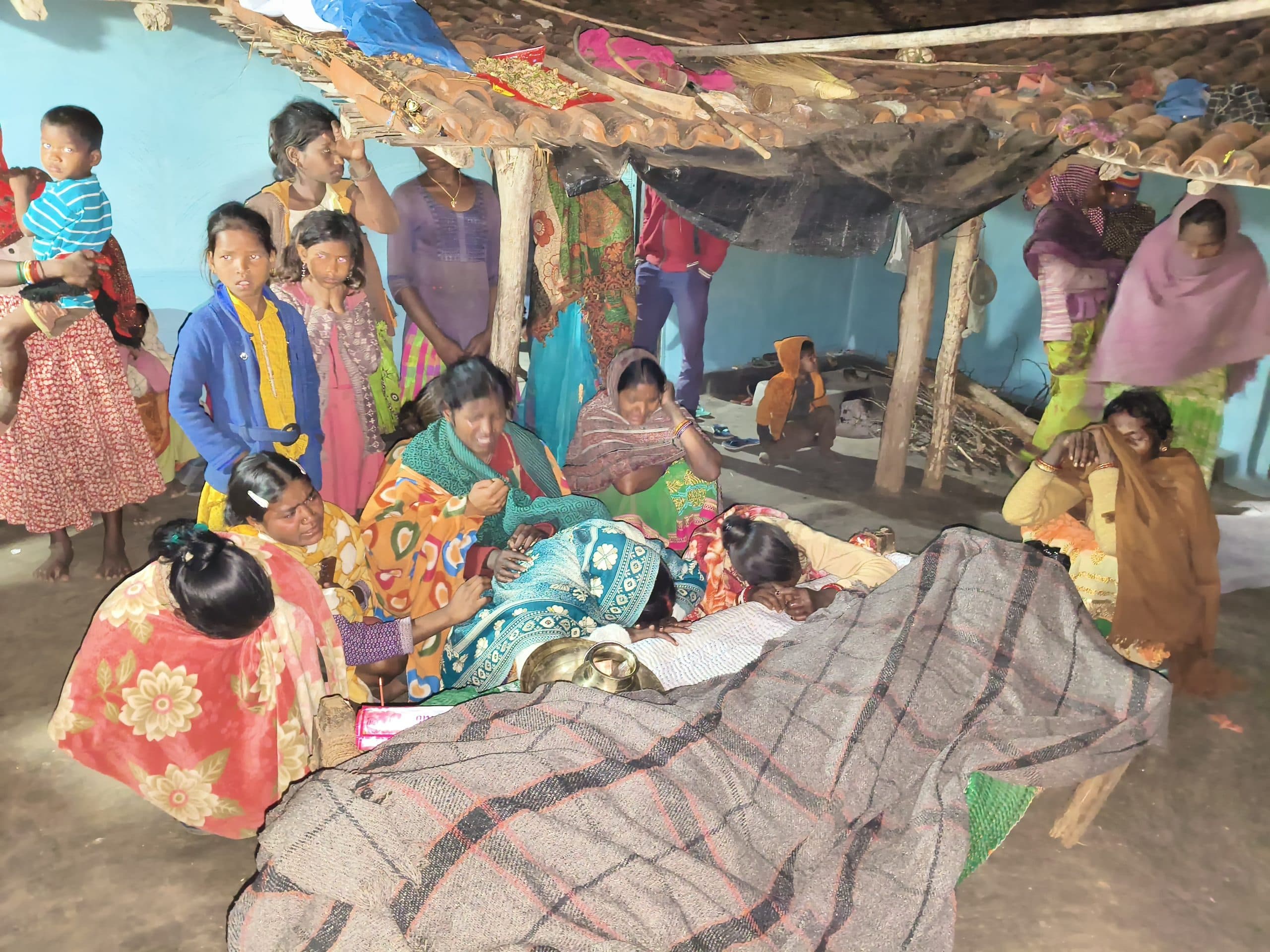 Giridih News :मुठभेड़ में मारे गये नक्सलियों का शव पीरटांड़ पहुंचा