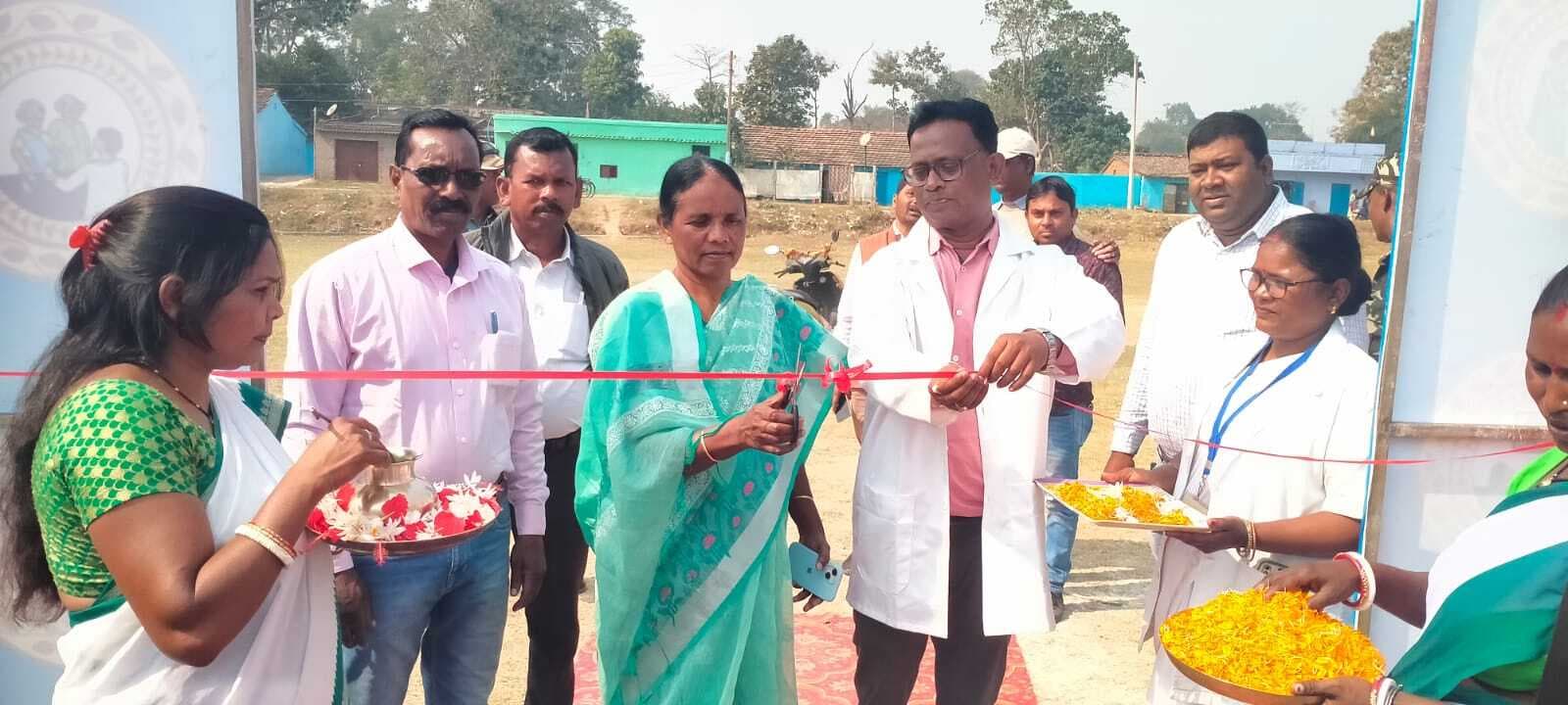 Chaibasa News : बीमार पड़ने पर झाड़-फूंक नहीं, अस्पताल में करायें इलाज : सांसद