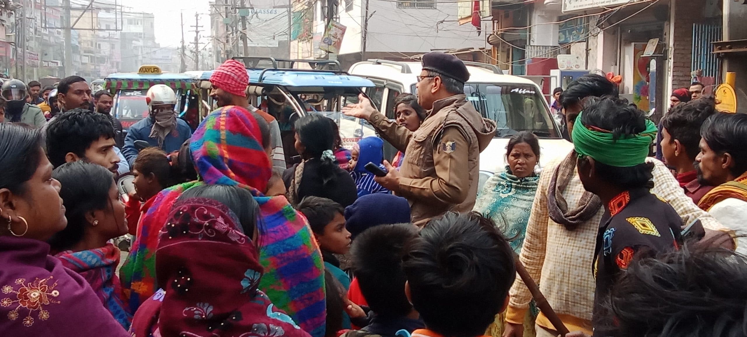 एक सप्ताह से नहीं आ रहा पानी, जाम की सड़क