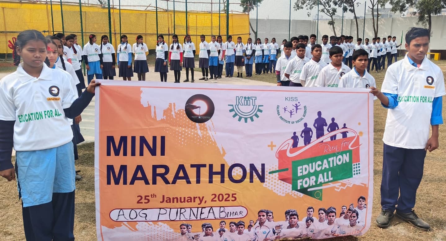 सभी के लिए शिक्षा थीम पर बच्चों ने लगायी मैराथन दौड़