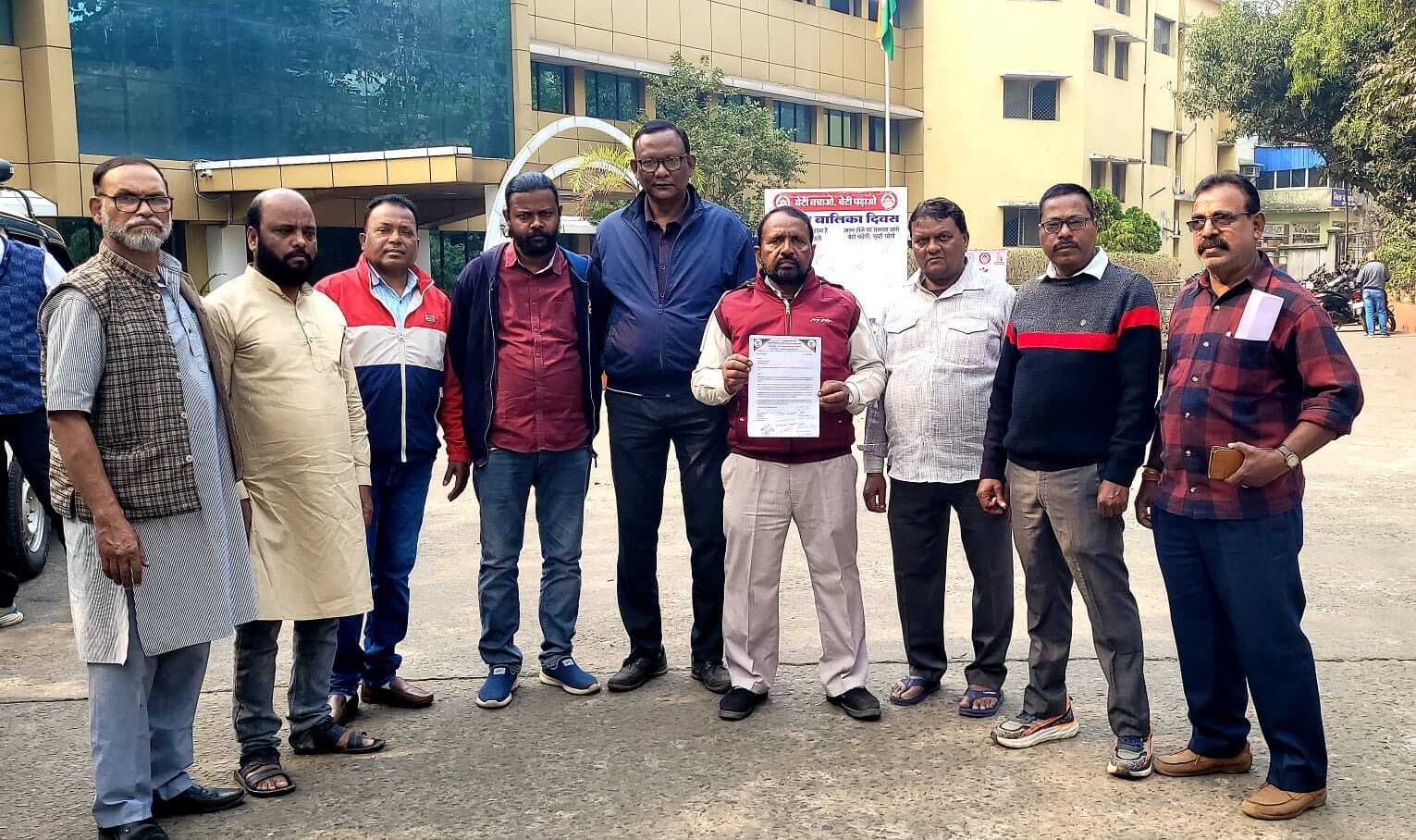 Jamshedpur news. झारखंड आंदोलनकारियों ने डीसी से की दिनकर व कार्तिक को रिहा करने की मांग