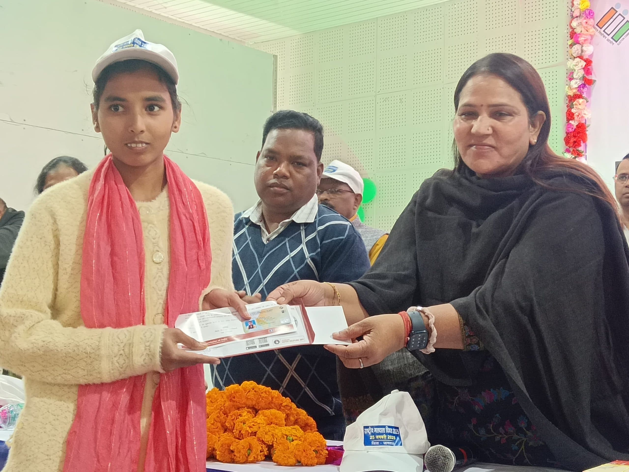 चुनावों में बढ़-चढ़कर हिस्सा लेकर लोकतंत्र को बनायें मजबूत : डीसी