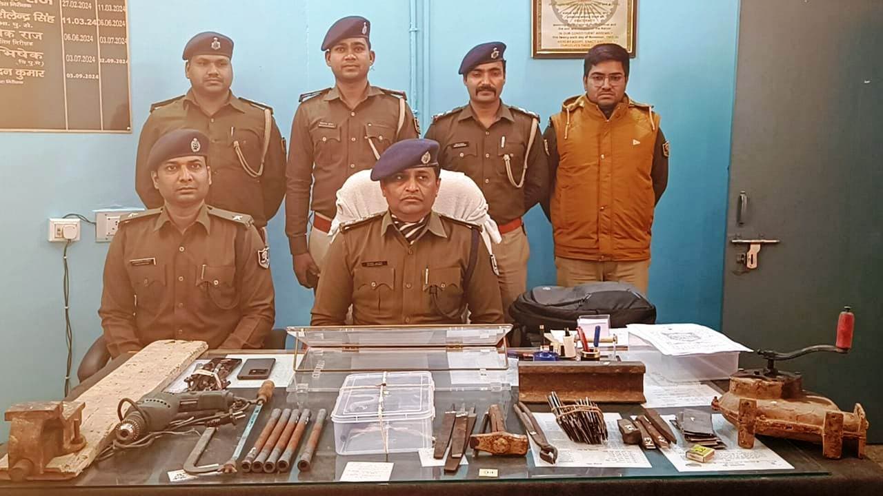 मुंगेर में मिनीगन फैक्टरी का उद्भेदन, पांच गिरफ्तार, एक फरार