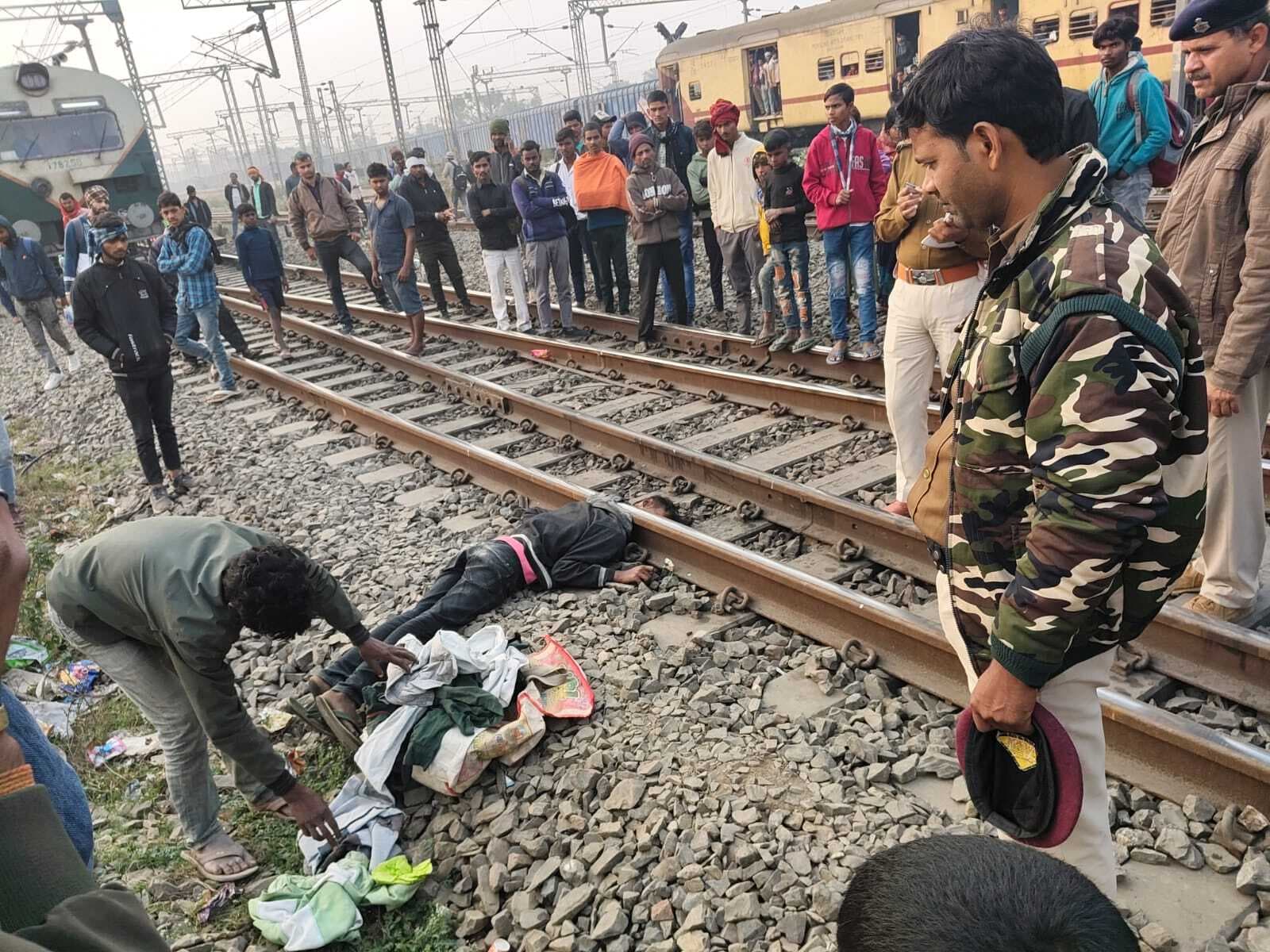 किऊल स्टेशन पर ट्रेन से कटकर युवक की मौत