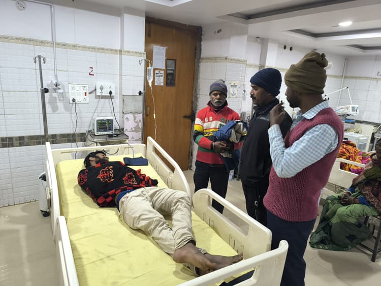 Deoghar News : पूजा पंडाल के पास फायरिंग,  युवक के बांह में लगी गोली