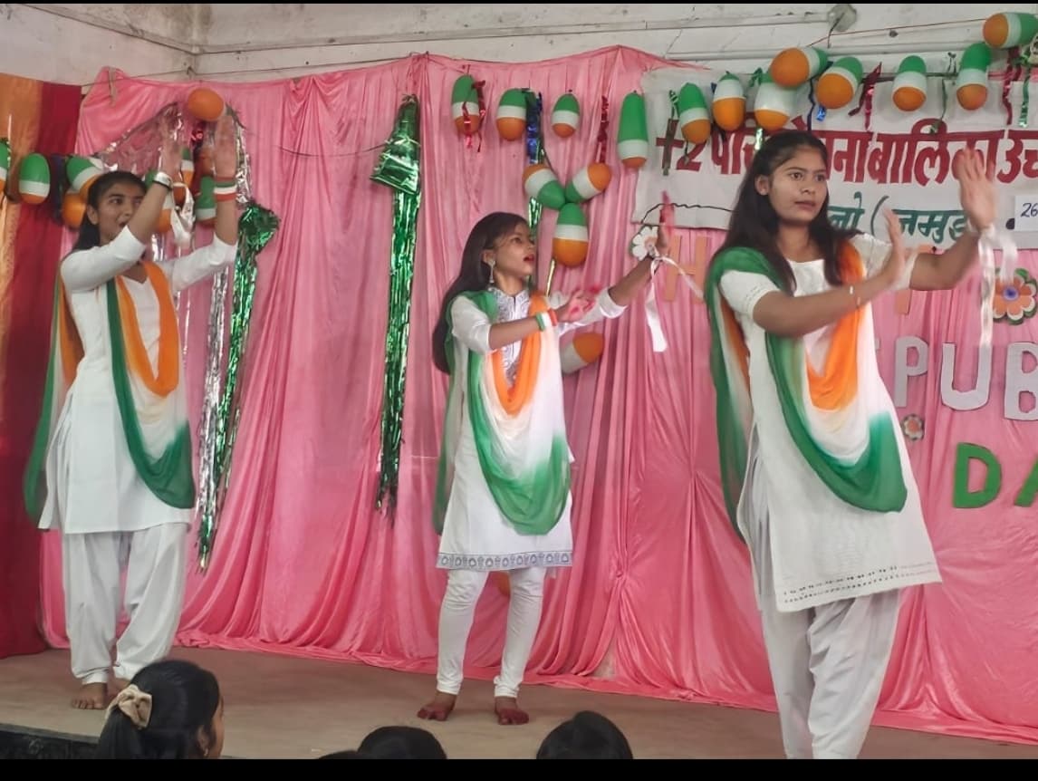 परियोजना स्कूल में छात्राओं की प्रस्तुति ने मोहा मन