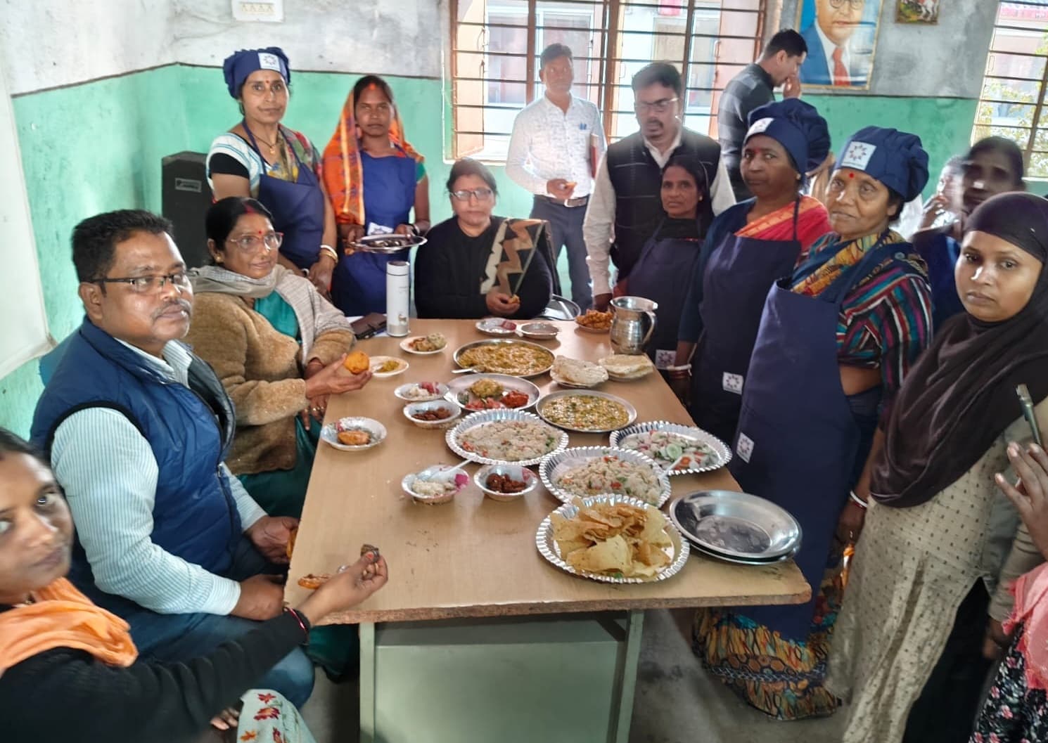 Bokaro News : प्रखंड स्तरीय कुकिंग प्रतियोगिता में मिडिल स्कूल चास की रसोइयाें की टीम प्रथम