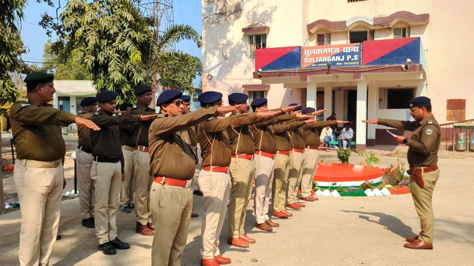 Bhagalpur news एसएसवी महाविद्यालय में राष्ट्रीय मतदाता दिवस पर शपथ दिलायी.