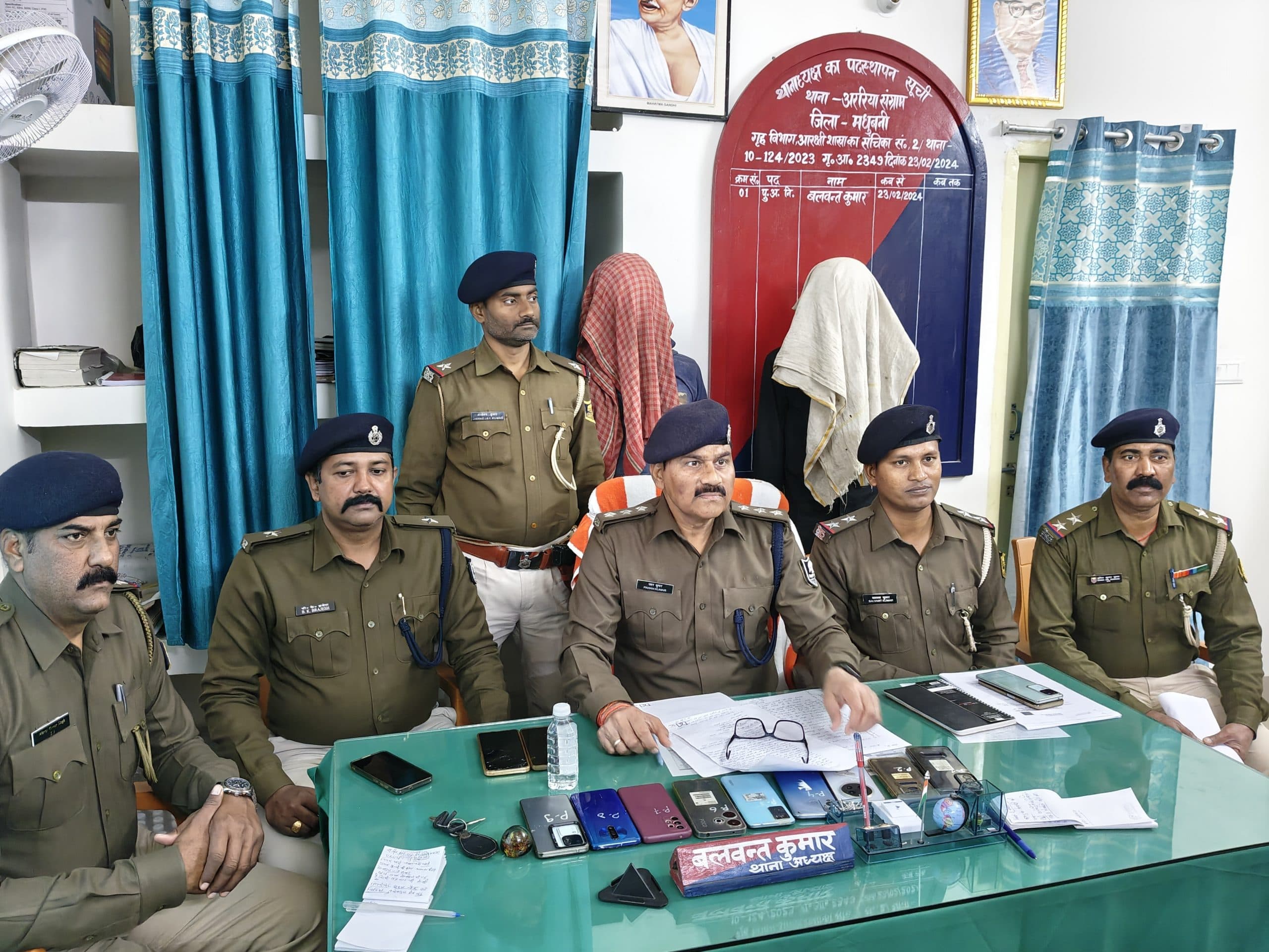 Madhubani News : बाइक से मोबाइल झपटने वाले दो बदमाश धराये