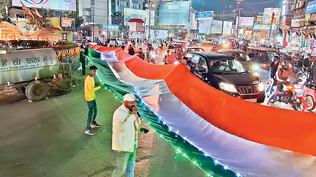 Ranchi News : गणतंत्र दिवस की पूर्व संध्या पर तिरंगा शोभायात्रा