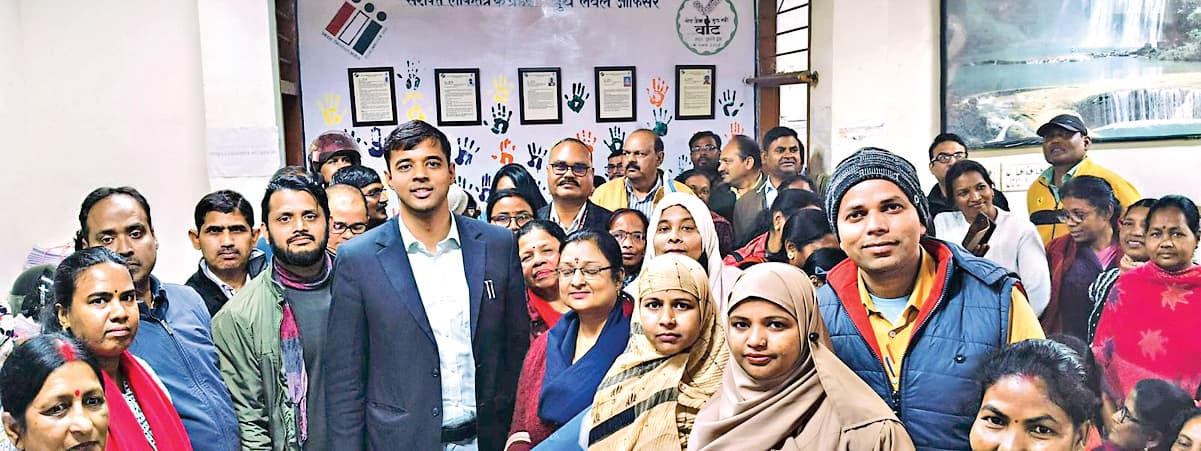 Ranchi News : उत्कृष्ट कार्य करने वाले बीएलओ सम्मानित